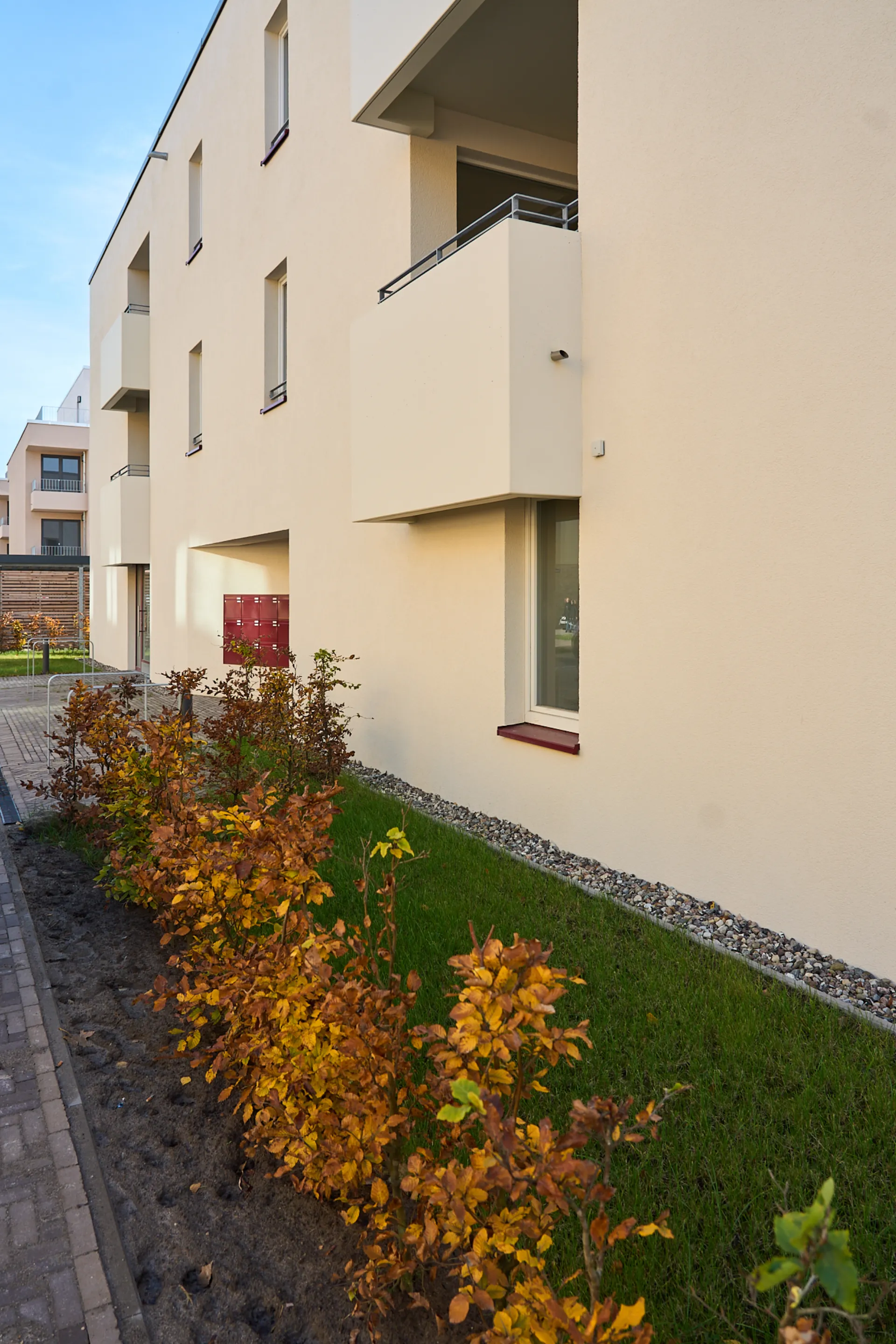 Barrierefreie Wohnung im Speicher 7 Greifswald – heller Wohnbereich mit Balkon